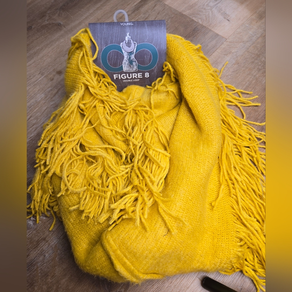 Nwt scarf